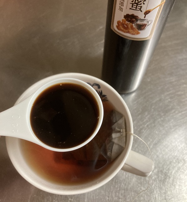 生姜黒蜜の飲み方の一つ紅茶に入れる方法