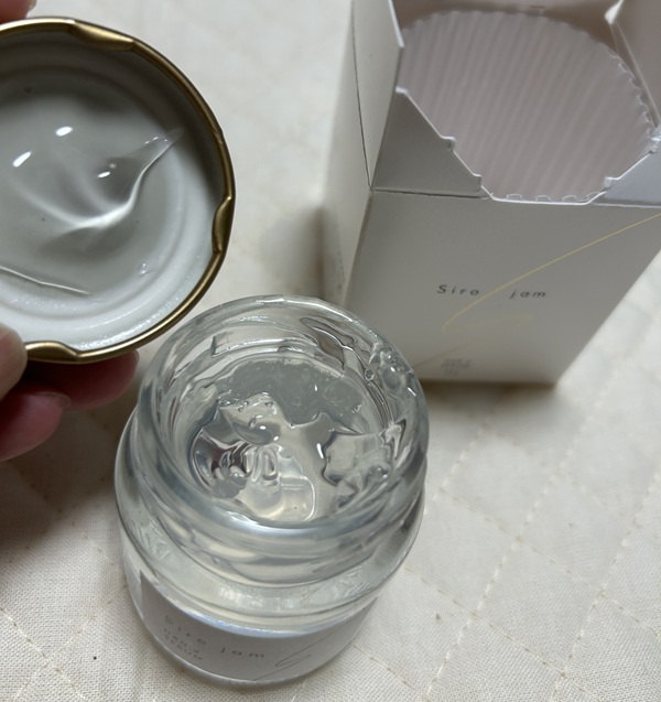 シロジャム蓋を開けたところ