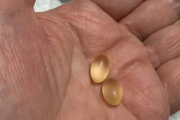 えがおの肝油鮫珠のサイズ感